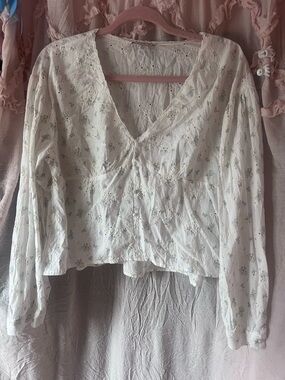 Francesca’s Cream Floral Long-Sleeve V-Neck Blouse eyelet
